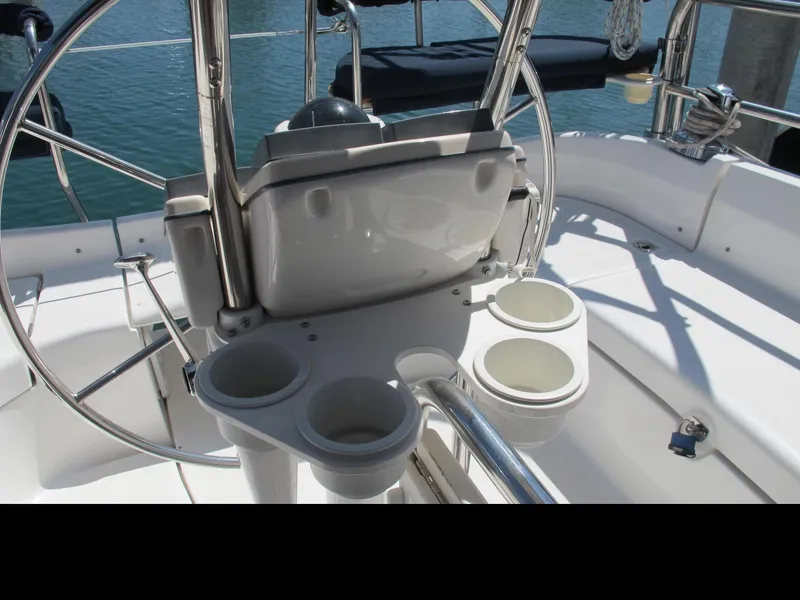2004 Hunter 44 Deck Salon