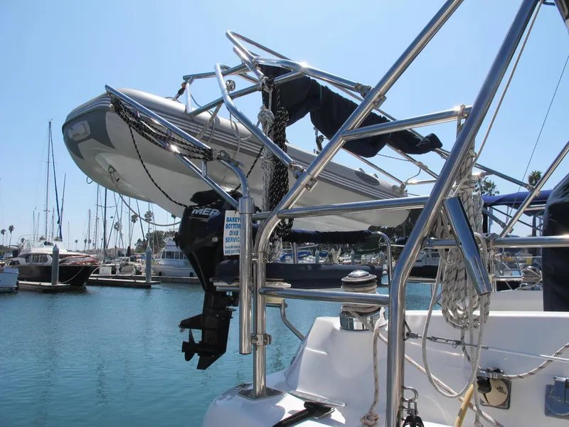 2004 Hunter 44 Deck Salon