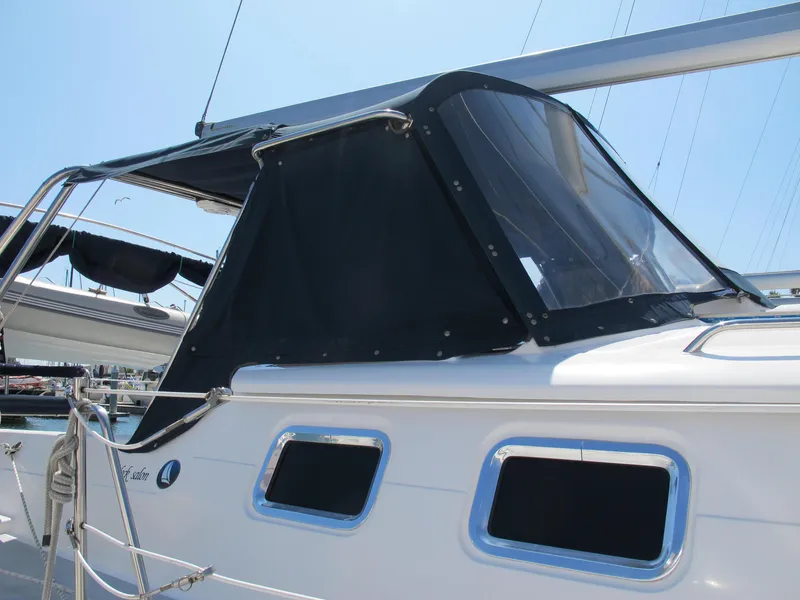 2004 Hunter 44 Deck Salon