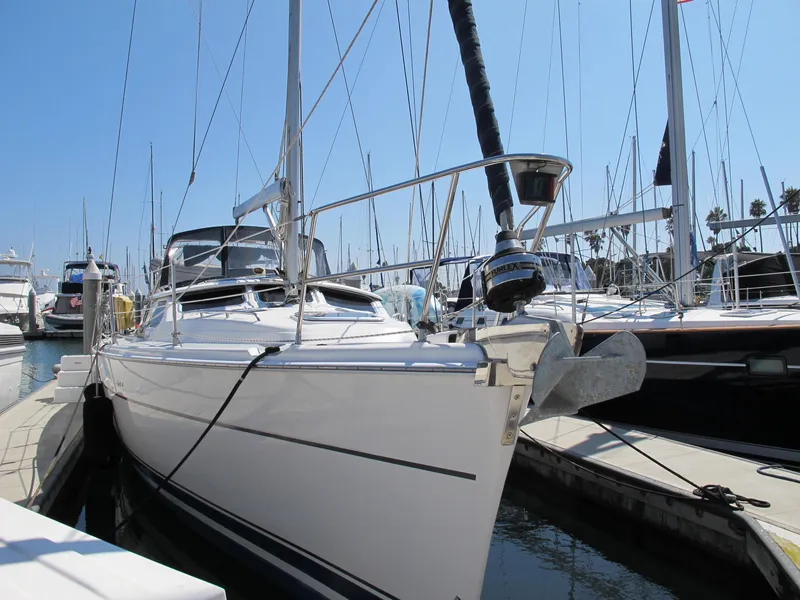 2004 Hunter 44 Deck Salon