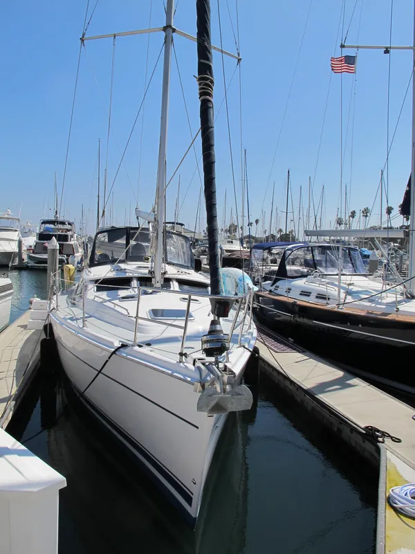 2004 Hunter 44 Deck Salon