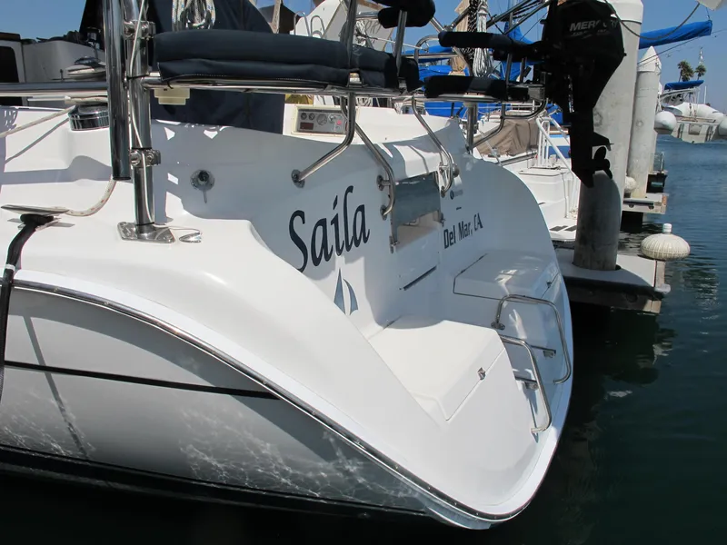 2004 Hunter 44 Deck Salon
