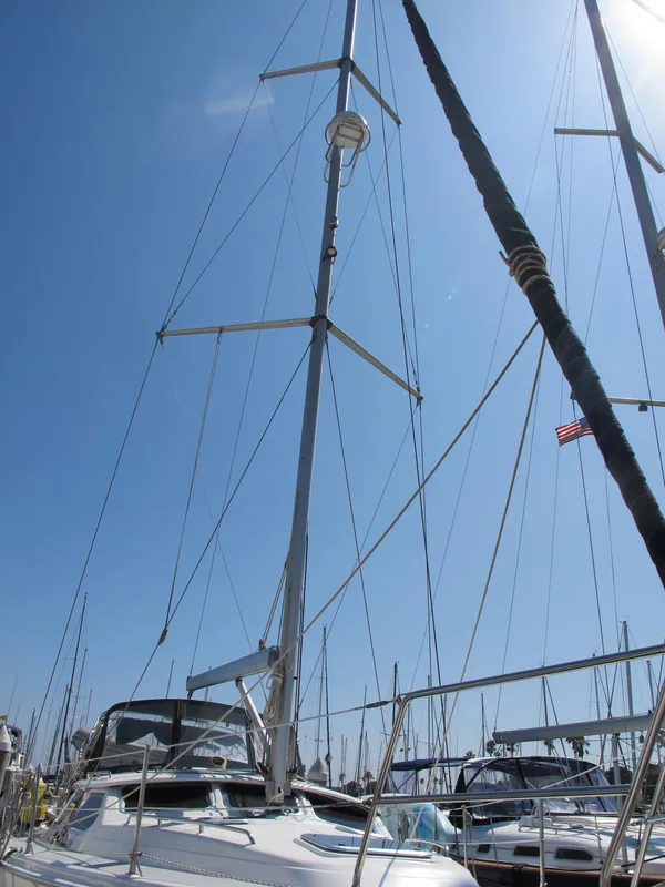 2004 Hunter 44 Deck Salon