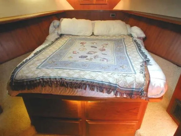 Master Island Bed