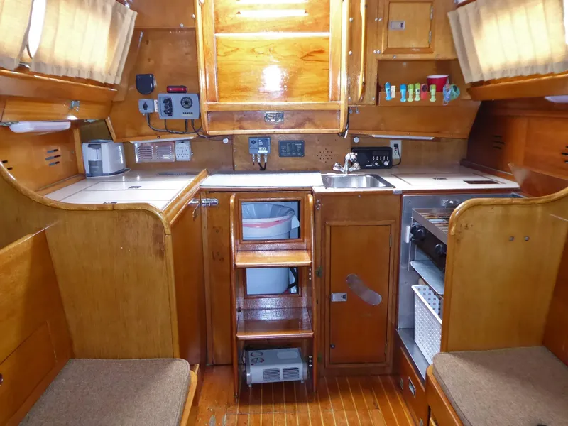 1969 Hinckley 38
