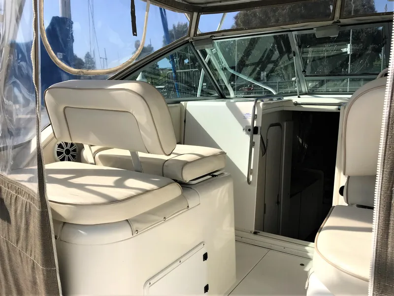 2001 Wellcraft 330 Coastal