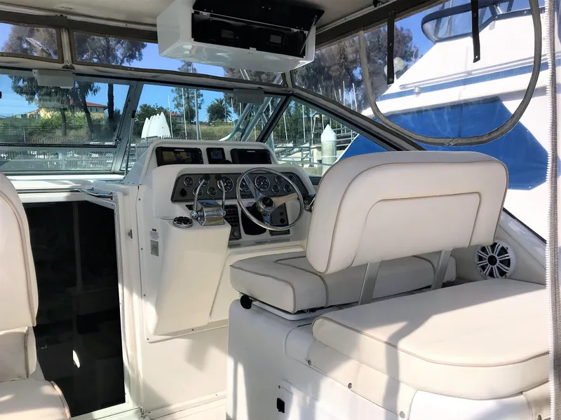 2001 Wellcraft 330 Coastal