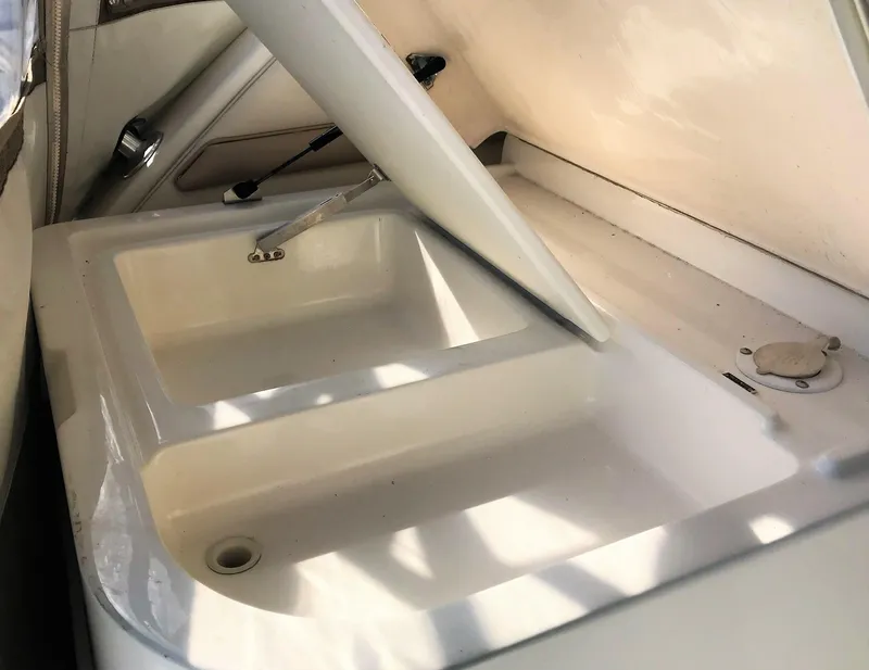 2001 Wellcraft 330 Coastal
