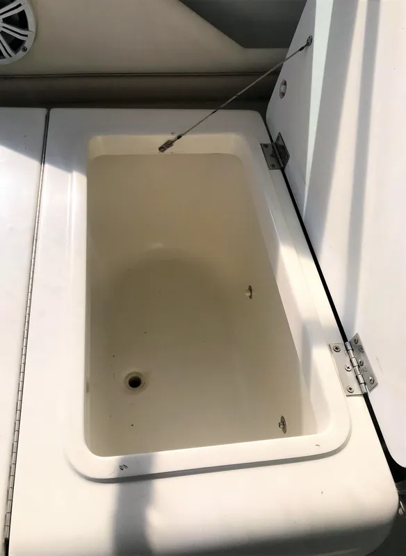 2001 Wellcraft 330 Coastal