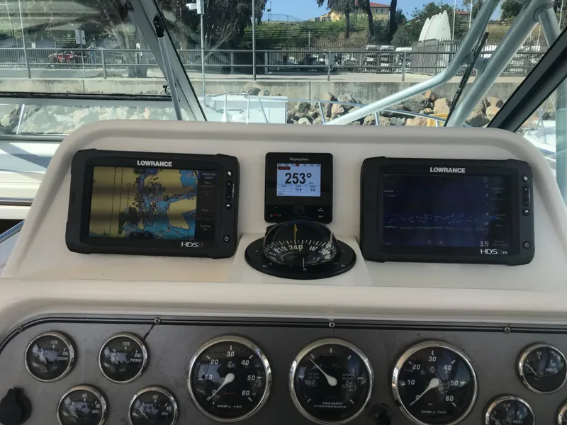 2001 Wellcraft 330 Coastal