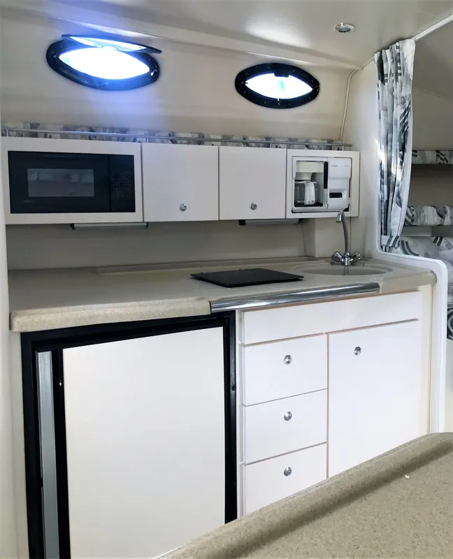 2001 Wellcraft 330 Coastal