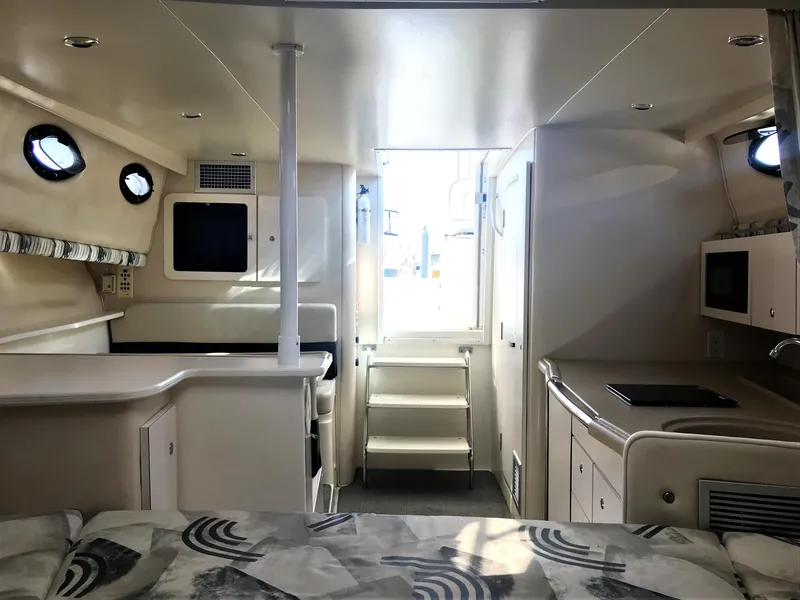 2001 Wellcraft 330 Coastal
