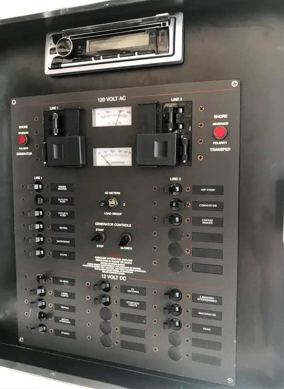 2001 Wellcraft 330 Coastal