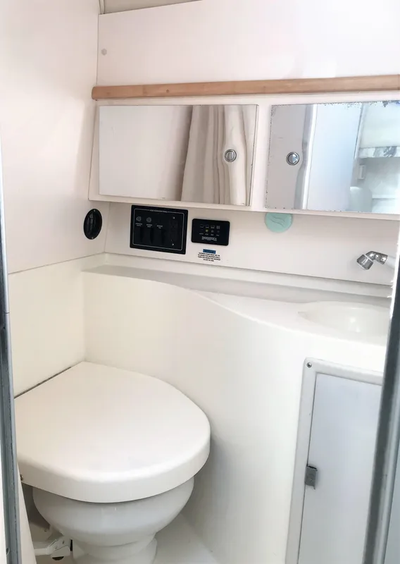 2001 Wellcraft 330 Coastal