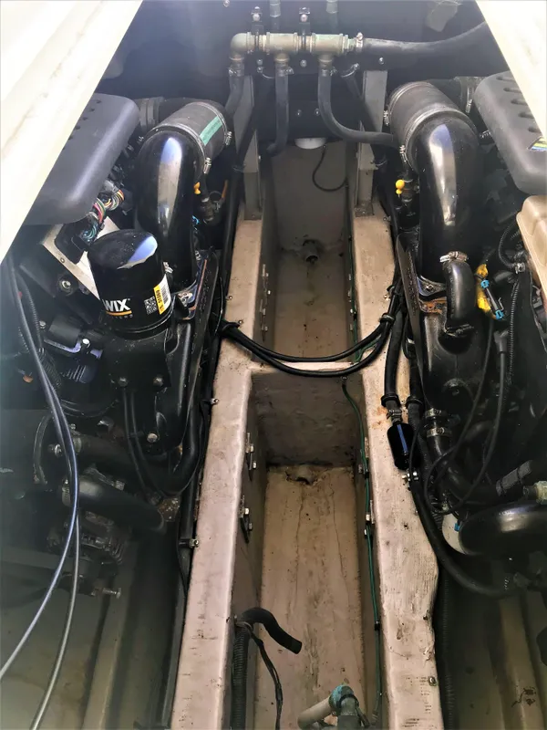 2001 Wellcraft 330 Coastal