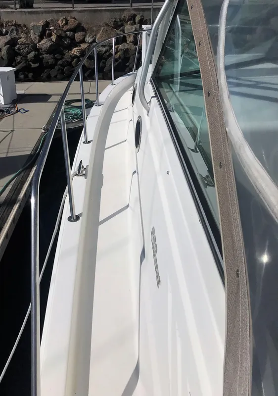 2001 Wellcraft 330 Coastal