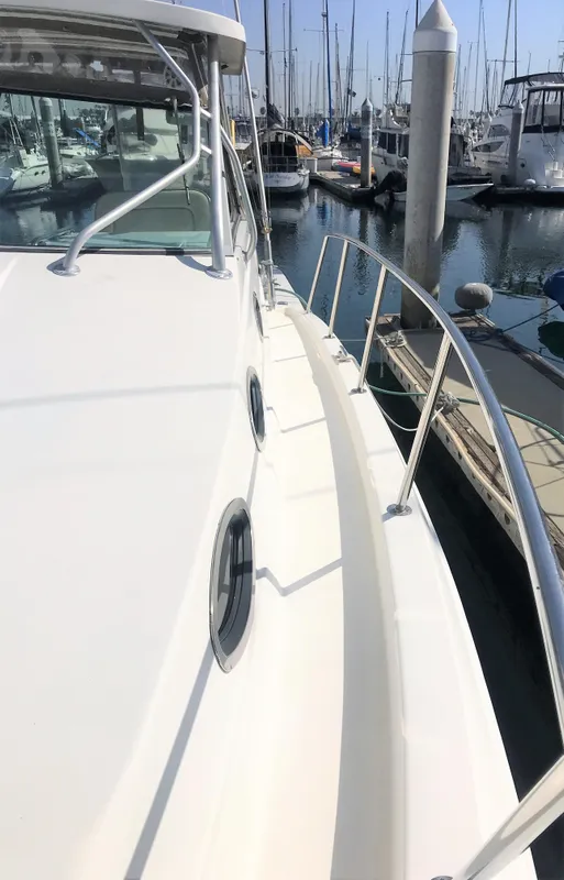 2001 Wellcraft 330 Coastal