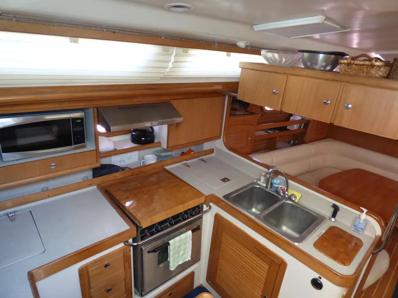 2006 Catalina 470