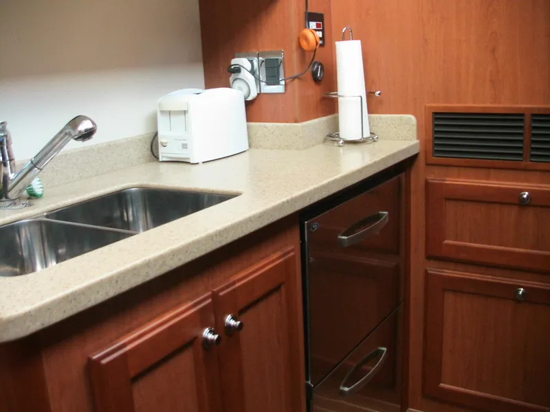 U-shaped Galley (left)