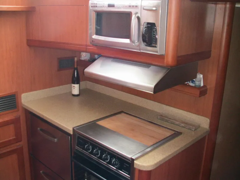 U-Shaped Galley (right)