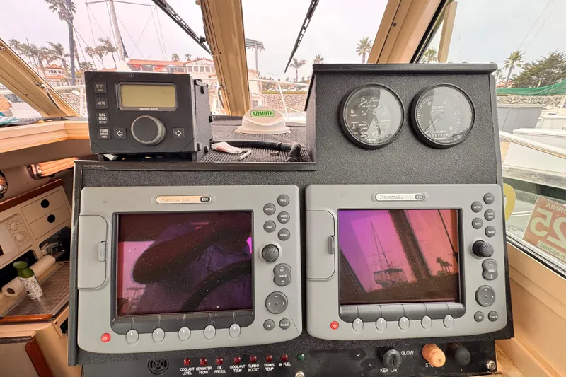 Control panel of a 2003 Albin 28 TE boat with navigation equipment.