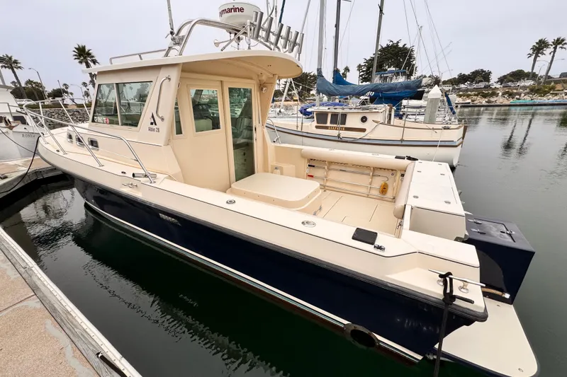 2003 Albin 28 TE boat docked in a marina, surrounded by other vessels.