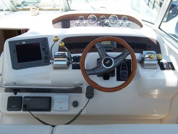 1998 Sea Ray Sundancer 330