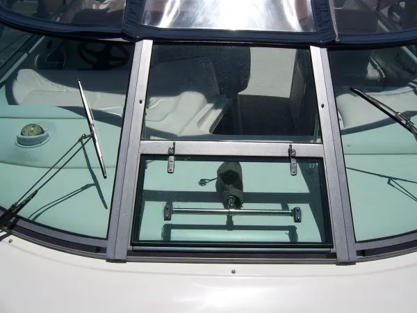 1998 Sea Ray Sundancer 330