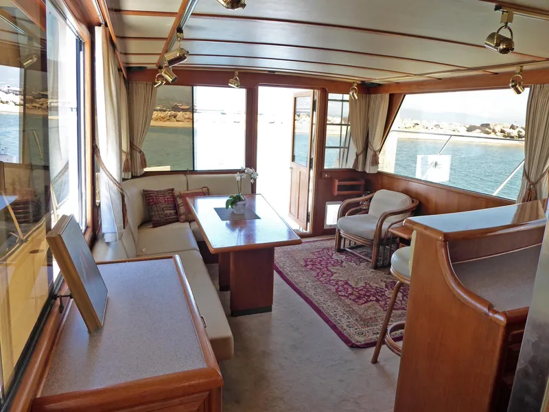 Salon looking aft