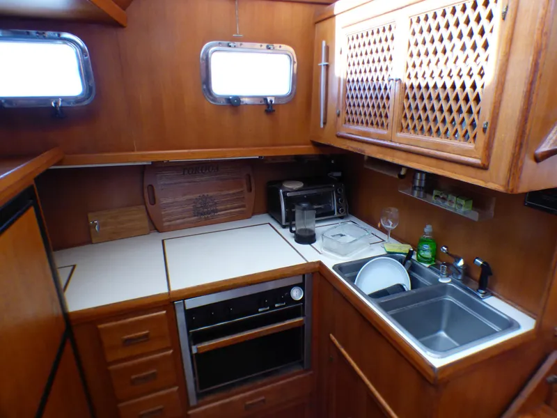 1985 Tung Hwa Motor Yacht-Offshore Yachts