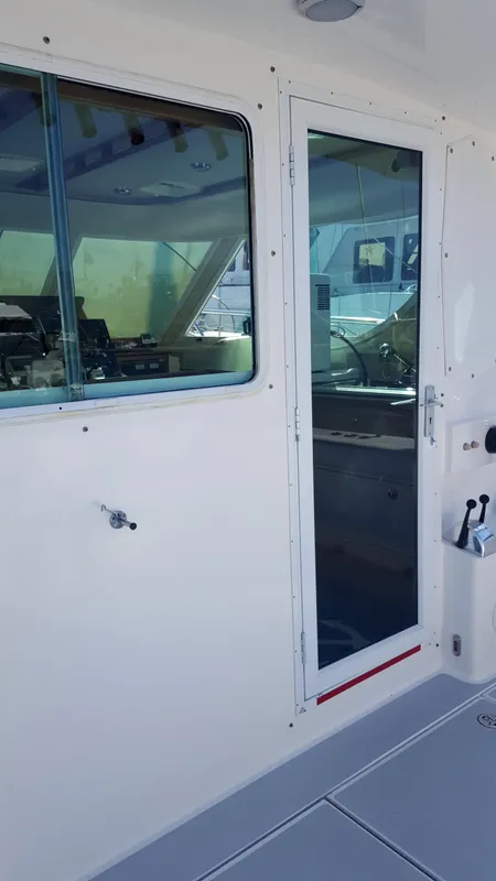Entrance door sliping window close