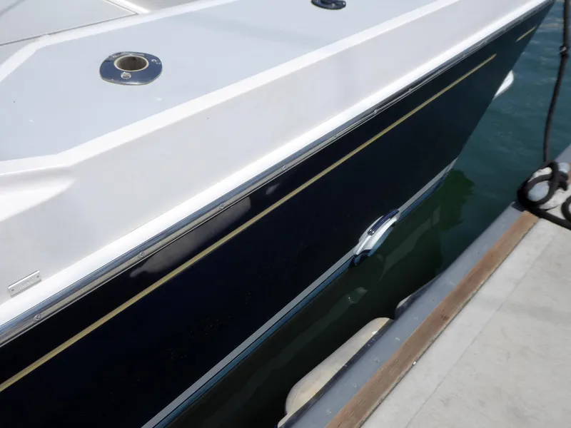 Hull-side Awlgrip Paint 2017