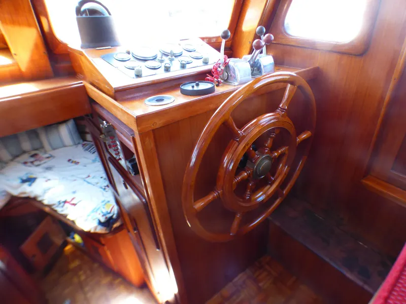 1979 C & L Trunk Cabin