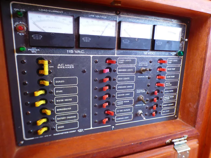 1979 C & L Trunk Cabin