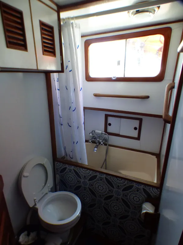 1979 C & L Trunk Cabin