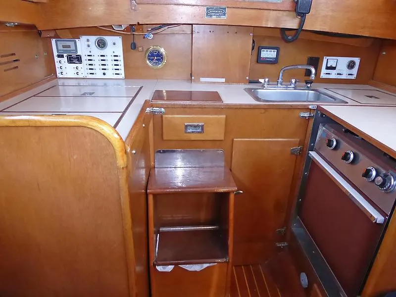 1973 Hinckley Pilot 35