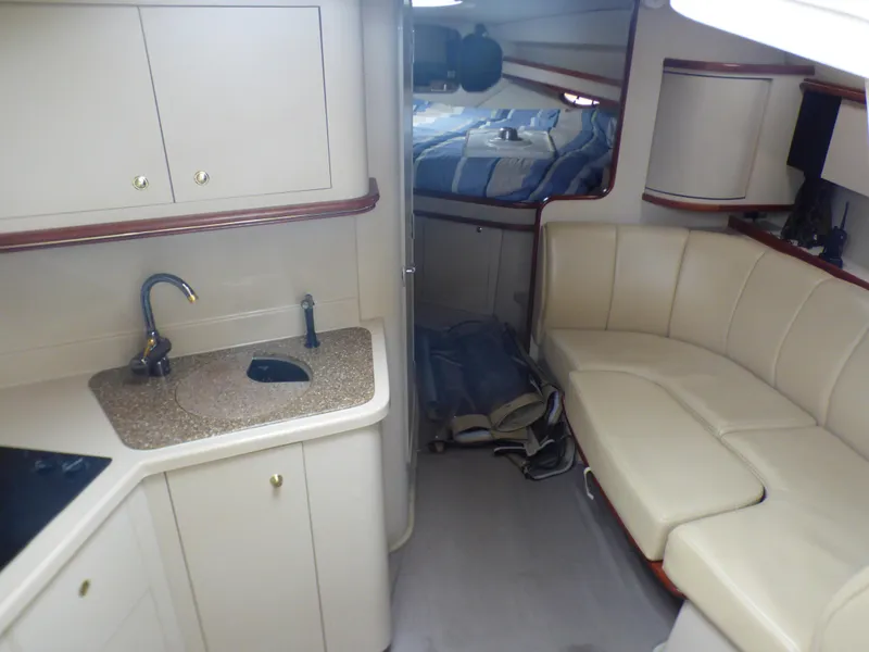 2001 Cruisers Yachts 340 Express