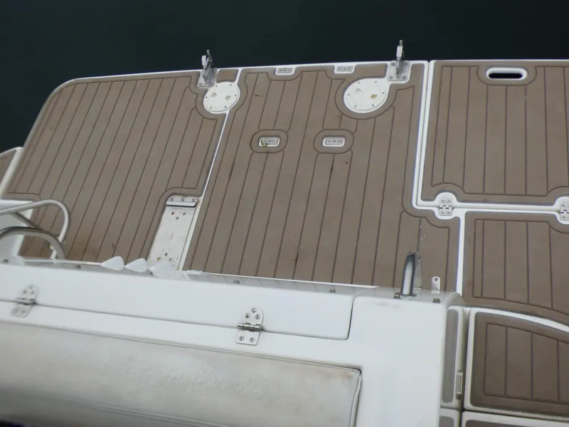 2001 Cruisers Yachts 340 Express