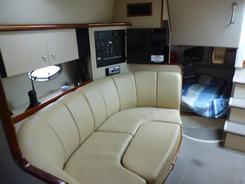 2001 Cruisers Yachts 340 Express