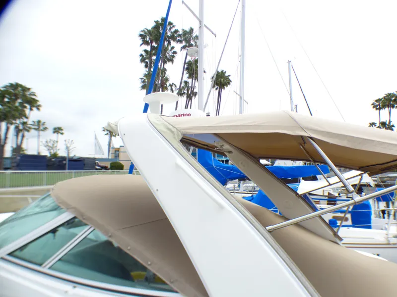 2001 Cruisers Yachts 340 Express