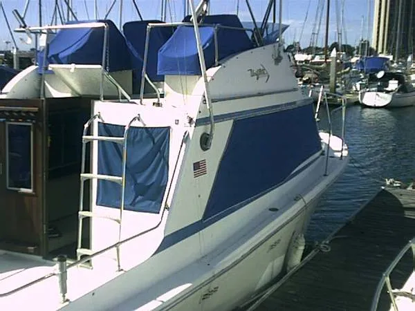 1977 Uniflite 28 Mega