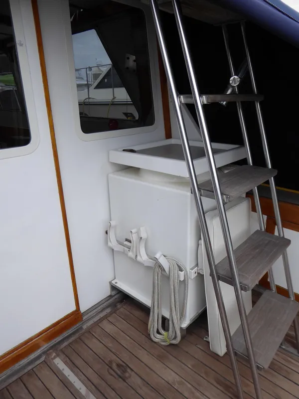 Ladder to Flybridge