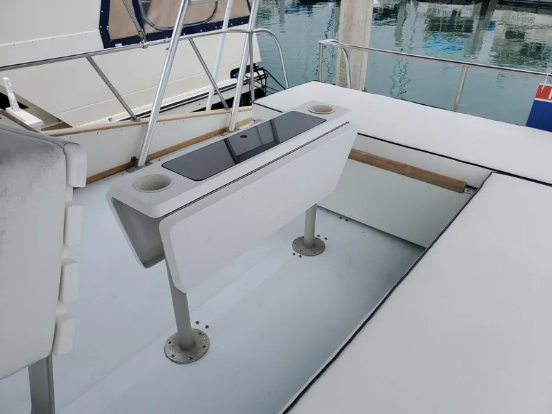 Fly-bridge seating