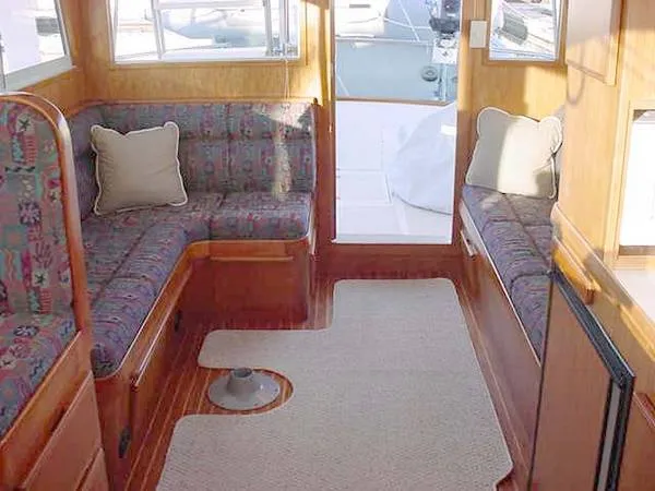 2000 Island Gypsy 32 Europa Sedan