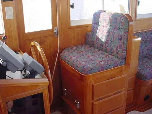 2000 Island Gypsy 32 Europa Sedan