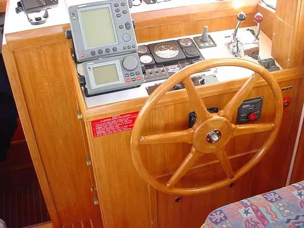 2000 Island Gypsy 32 Europa Sedan