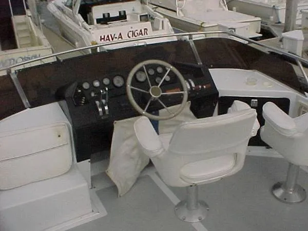 1982 Sea Ray sedan/flybridge