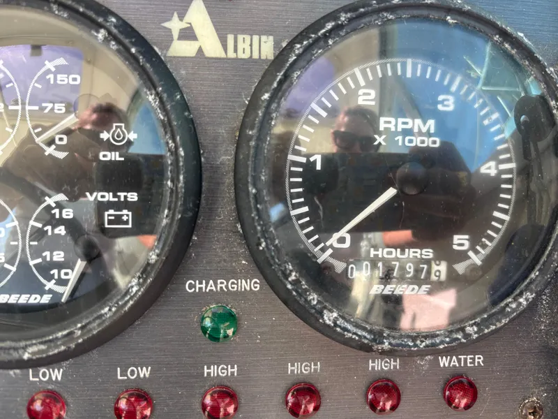 Close-up of Albin 28 TE 2004 boat gauges showing RPM and oil levels.