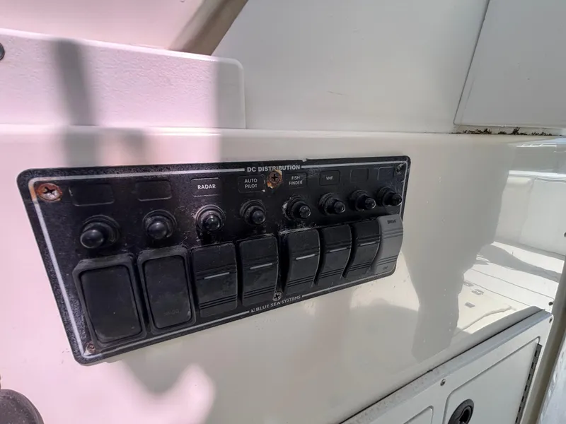Control panel on a 2004 Albin 28 TE boat, featuring switches for radar and autopilot.