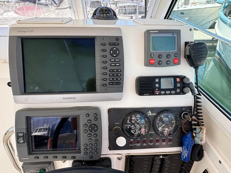 Control panel of a 2004 Albin 28 TE boat with navigation equipment.